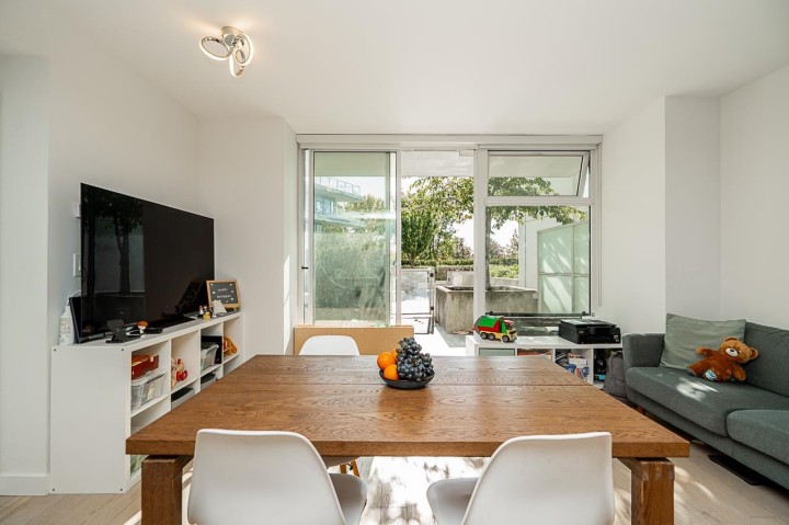 Photo 6 at 301 - 4638 Gladstone Street, Victoria VE, Vancouver East