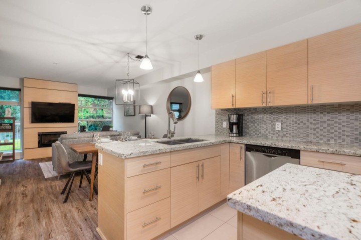 Photo 10 at 104 - 2832 Capilano Road, Capilano NV, North Vancouver