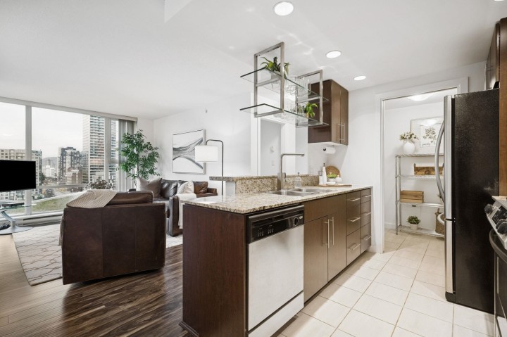 Photo 5 at 1705 - 550 Pacific Street, Yaletown, Vancouver West