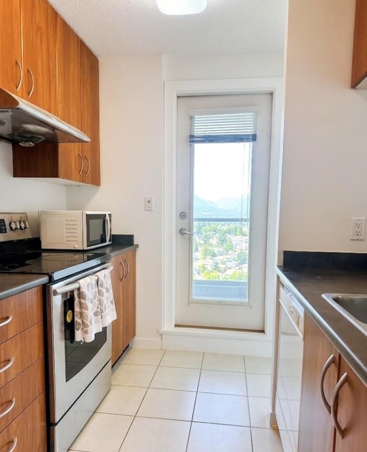 Photo 6 at 2409 - 3663 Crowley Drive, Collingwood VE, Vancouver East