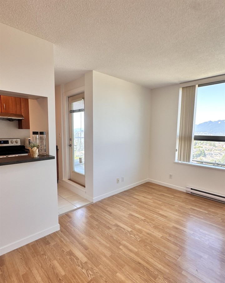 Photo 4 at 2409 - 3663 Crowley Drive, Collingwood VE, Vancouver East