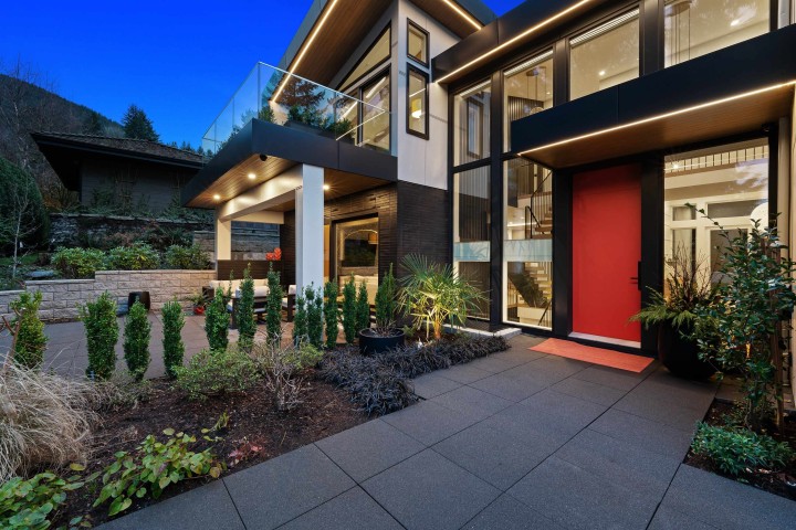 Photo 2 at 4528 Skyline Drive, Canyon Heights NV, North Vancouver