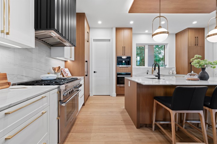 Photo 12 at 4528 Skyline Drive, Canyon Heights NV, North Vancouver