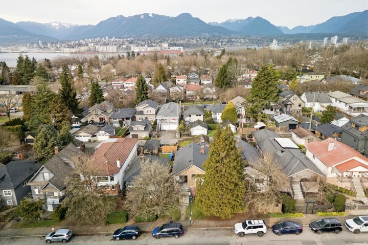 Photo 5 at 2541 Dundas Street, Hastings Sunrise, Vancouver East