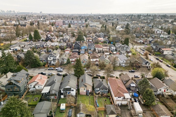 Photo 4 at 2541 Dundas Street, Hastings Sunrise, Vancouver East