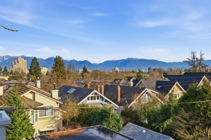 Photo 2 at 3662 Oak Street, Cambie, Vancouver West