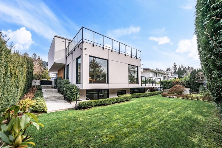 Photo 2 at 4275 Chelsea Crescent, Forest Hills NV, North Vancouver