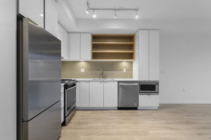 Photo 15 at 201 - 725 Marine Drive, Harbourside, North Vancouver