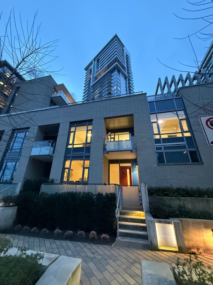 Photo 2 at 107 - 1500 Fern Street, Lynnmour, North Vancouver