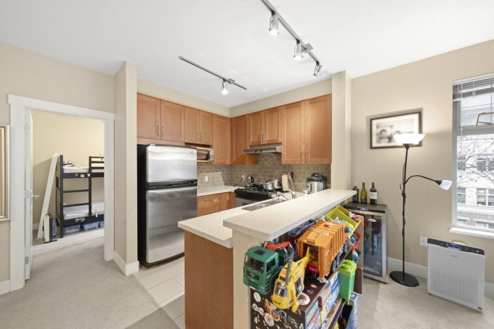 Photo 9 at 218 - 2083 W 33 Road, Quilchena, Vancouver West