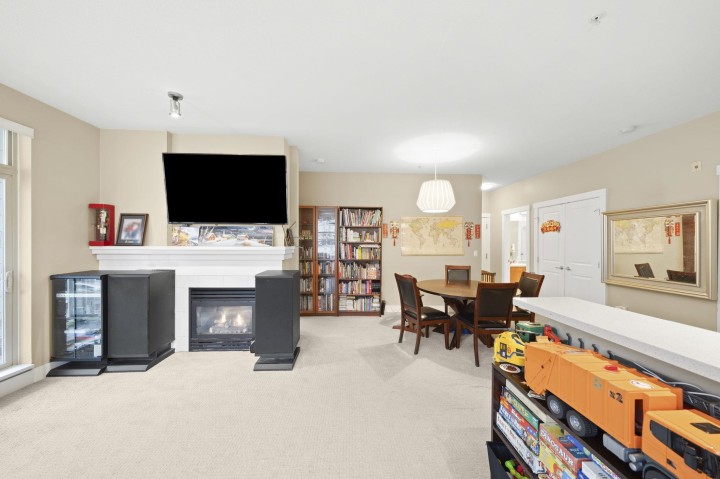 Photo 4 at 218 - 2083 W 33 Road, Quilchena, Vancouver West