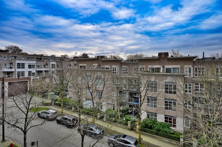 Photo 17 at 407 - 2175 Salal Drive, Kitsilano, Vancouver West