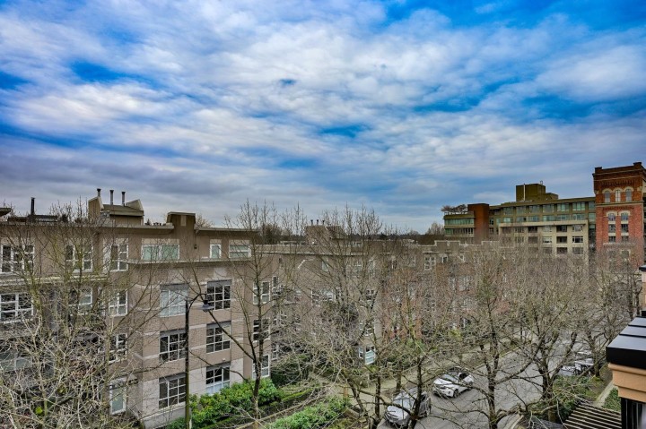 Photo 18 at 407 - 2175 Salal Drive, Kitsilano, Vancouver West