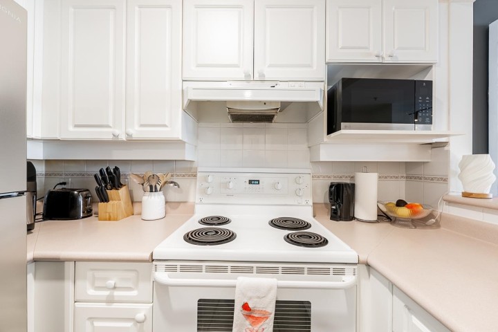 Photo 10 at 203 - 2140 W 12th Street, Kitsilano, Vancouver West