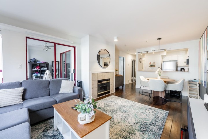 Photo 8 at 203 - 2140 W 12th Street, Kitsilano, Vancouver West