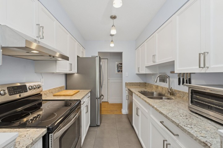 Photo 11 at 214 - 555 W 28th Street, Upper Lonsdale, North Vancouver