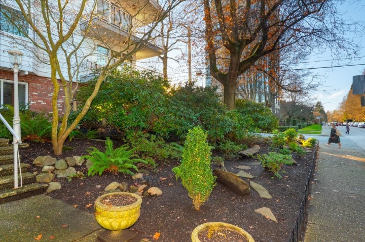 Photo 32 at 203 - 1696 W 10th Avenue, Fairview VW, Vancouver West