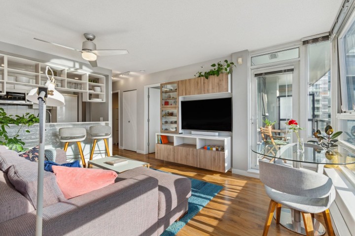 Photo 3 at 1711 - 939 Expo Boulevard, Yaletown, Vancouver West