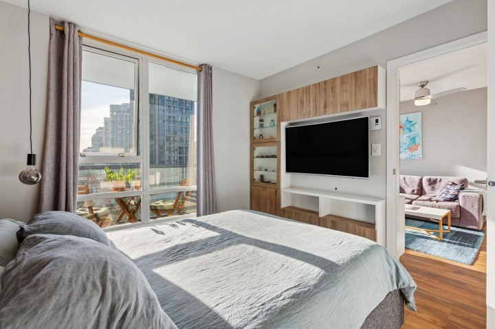 Photo 11 at 1711 - 939 Expo Boulevard, Yaletown, Vancouver West