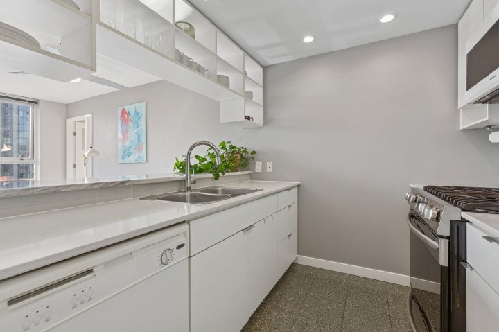 Photo 8 at 1711 - 939 Expo Boulevard, Yaletown, Vancouver West