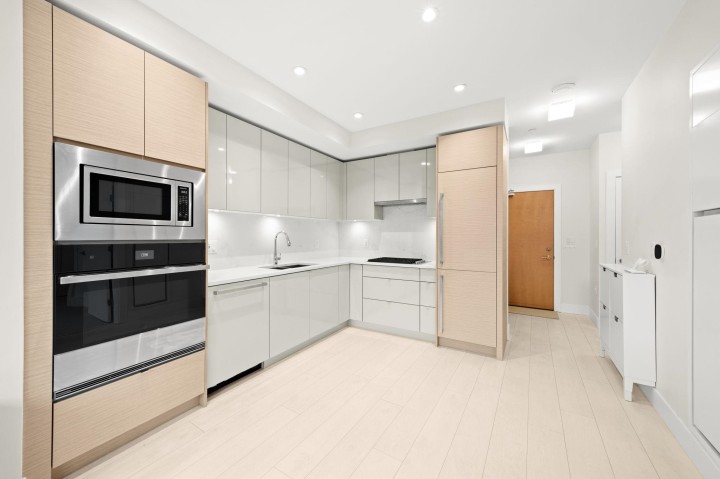 Photo 17 at 519 - 3438 Sawmill Crescent, South Marine, Vancouver East