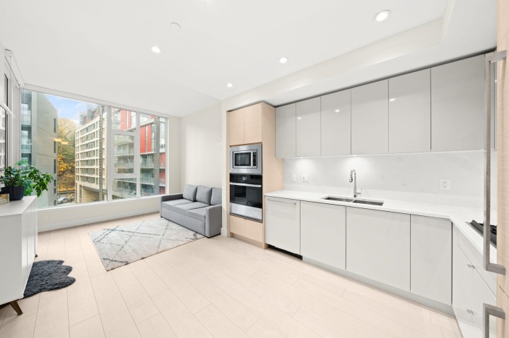 Photo 3 at 519 - 3438 Sawmill Crescent, South Marine, Vancouver East