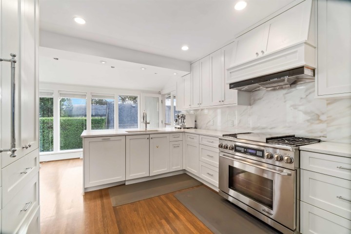 Photo 8 at 3322 W 38th Avenue, Dunbar, Vancouver West