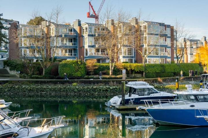 Photo 2 at 302 - 1502 Island Park Walk, False Creek, Vancouver West