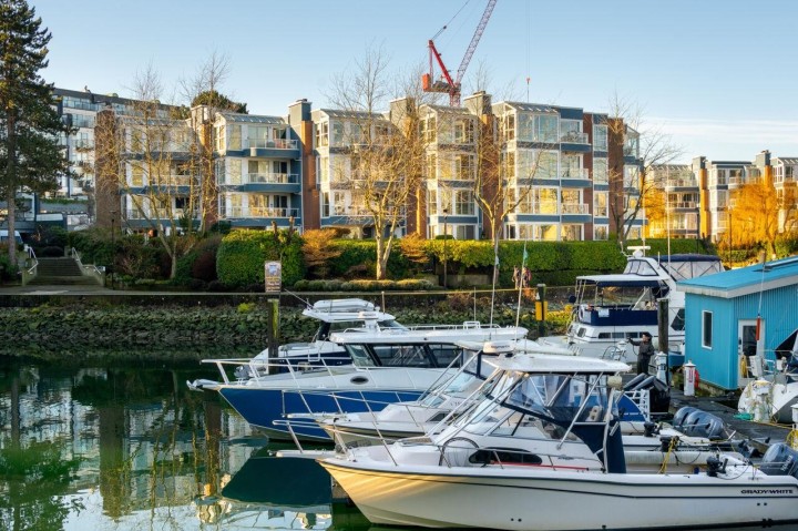 Photo 1 at 302 - 1502 Island Park Walk, False Creek, Vancouver West