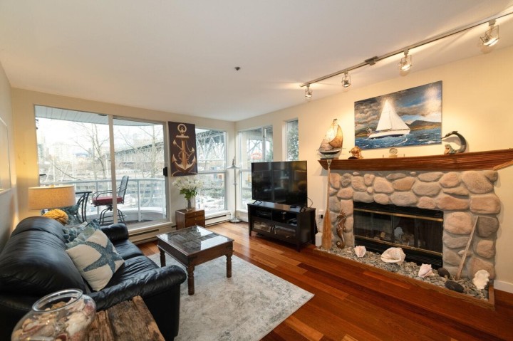 Photo 11 at 302 - 1502 Island Park Walk, False Creek, Vancouver West