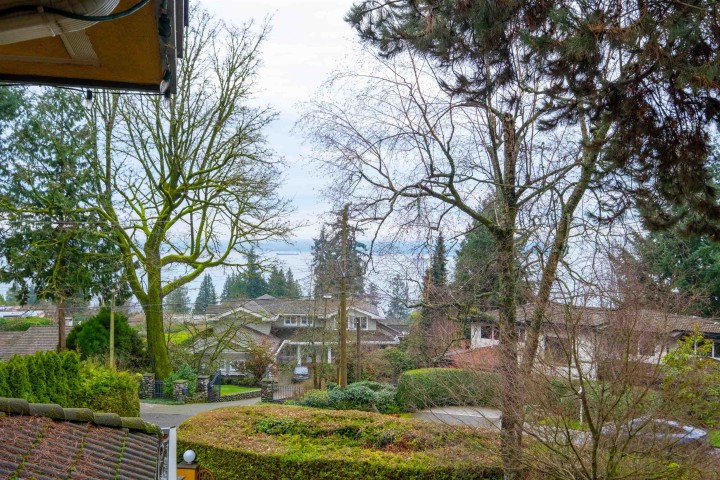 Photo 8 at 2635 Rosebery Avenue, Queens, West Vancouver