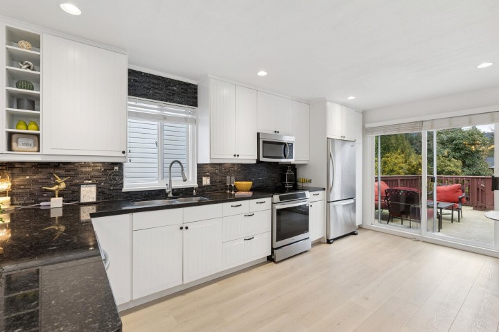 Photo 15 at 3638 Maginnis Avenue, Lynn Valley, North Vancouver