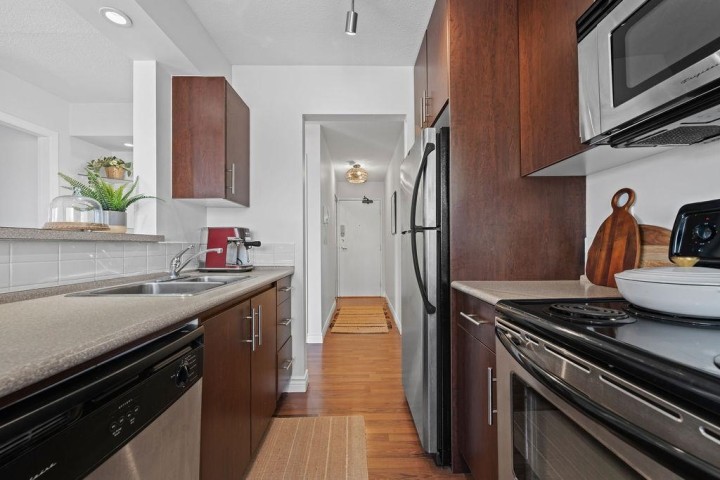 Photo 12 at 305 - 2330 Maple Street, Kitsilano, Vancouver West