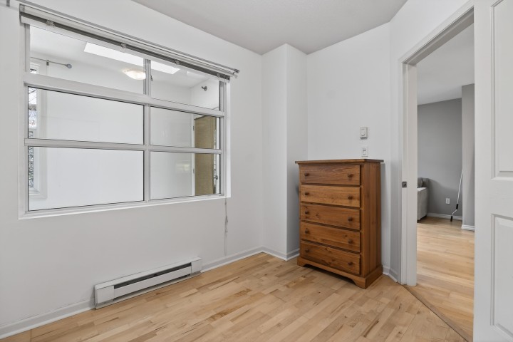 Photo 13 at 103 - 108 W Esplanade, Lower Lonsdale, North Vancouver