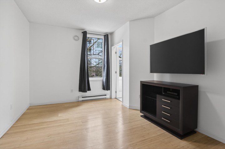 Photo 16 at 103 - 108 W Esplanade, Lower Lonsdale, North Vancouver