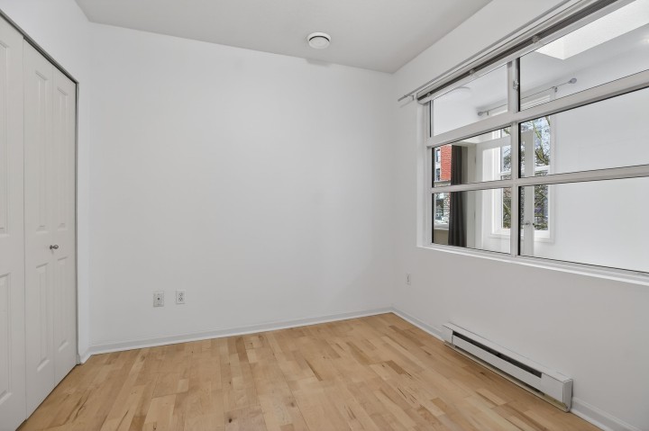 Photo 12 at 103 - 108 W Esplanade, Lower Lonsdale, North Vancouver