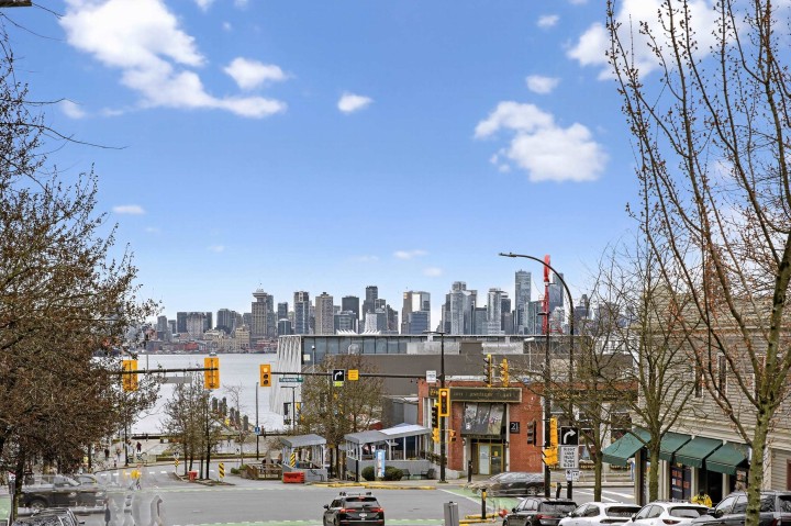 Photo 1 at 103 - 108 W Esplanade, Lower Lonsdale, North Vancouver