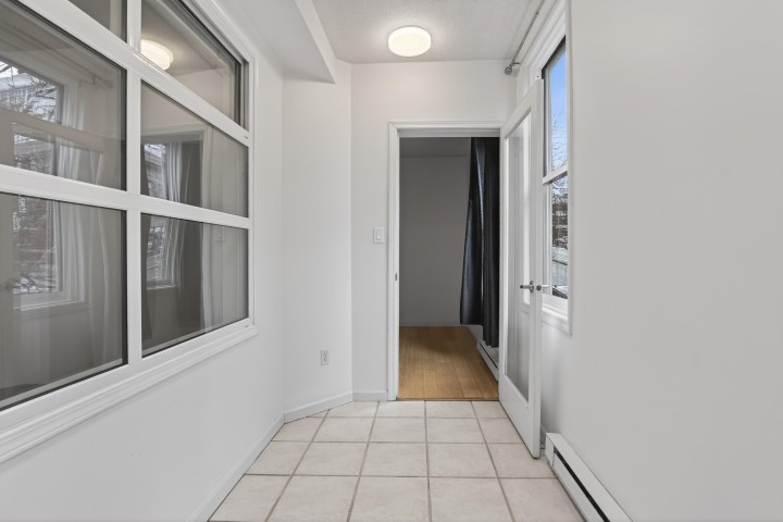 Photo 14 at 103 - 108 W Esplanade, Lower Lonsdale, North Vancouver