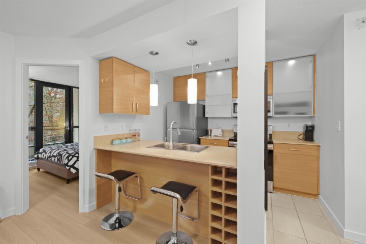 Photo 2 at 305 - 977 Mainland Street, Yaletown, Vancouver West