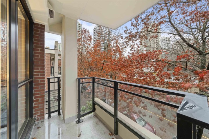 Photo 16 at 305 - 977 Mainland Street, Yaletown, Vancouver West