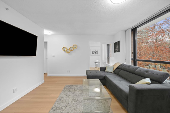 Photo 3 at 305 - 977 Mainland Street, Yaletown, Vancouver West