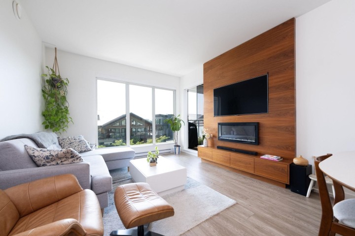 Photo 3 at 404 - 1061 Marine Drive, Norgate, North Vancouver