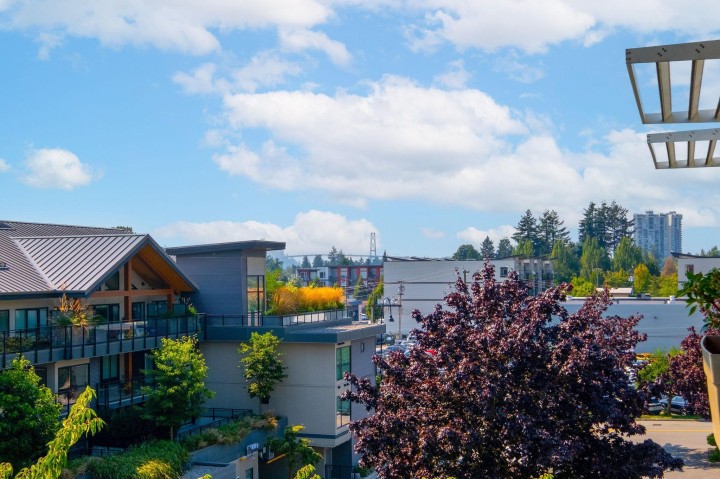 Photo 1 at 404 - 1061 Marine Drive, Norgate, North Vancouver