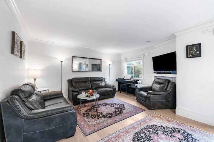 Photo 3 at 38 - 889 Tobruck Avenue, Mosquito Creek, North Vancouver