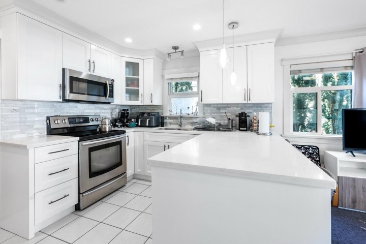 Photo 5 at 38 - 889 Tobruck Avenue, Mosquito Creek, North Vancouver