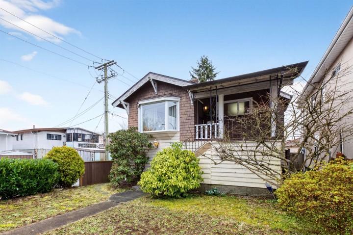 Photo 1 at 2284 E 45th Avenue, Killarney VE, Vancouver East