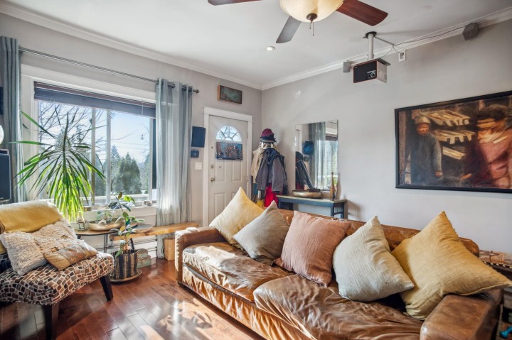 Photo 6 at 3617 Adanac Street, Renfrew VE, Vancouver East
