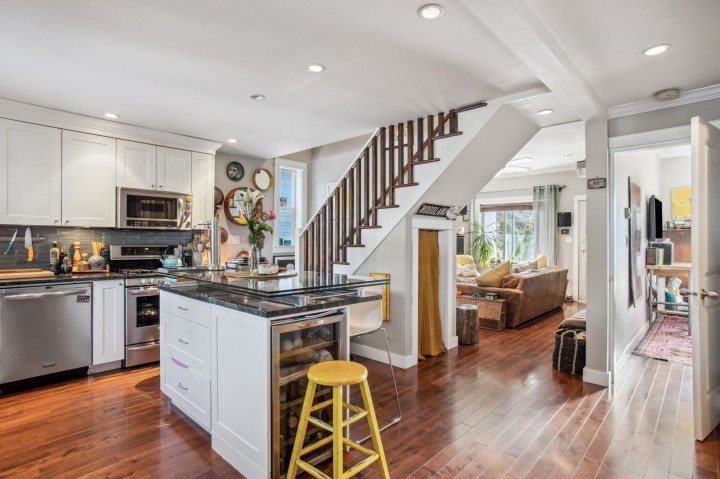 Photo 3 at 3617 Adanac Street, Renfrew VE, Vancouver East