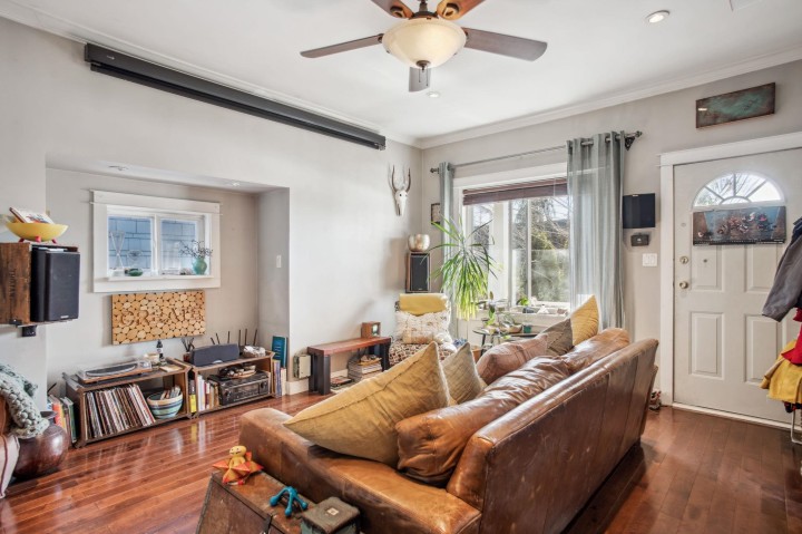 Photo 5 at 3617 Adanac Street, Renfrew VE, Vancouver East