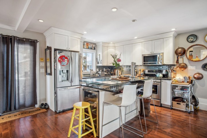 Photo 9 at 3617 Adanac Street, Renfrew VE, Vancouver East